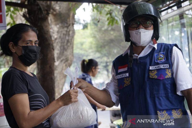 Pemprov NTB kembali membagikan ribuan paket sembako