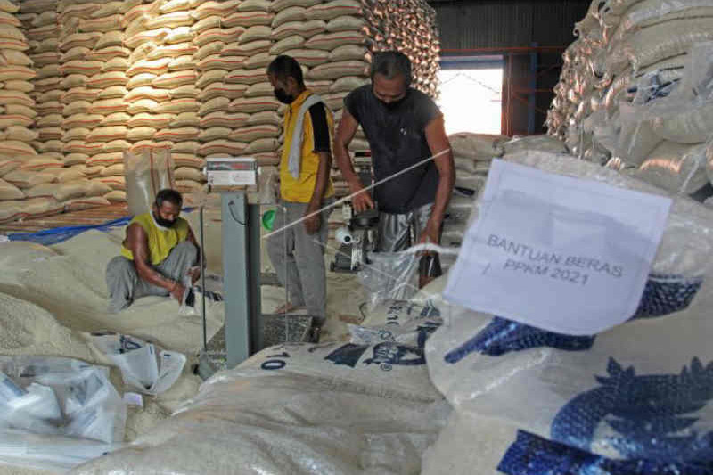 Bulog Indramayu salurkan 1.225 ton bantuan beras PPKM