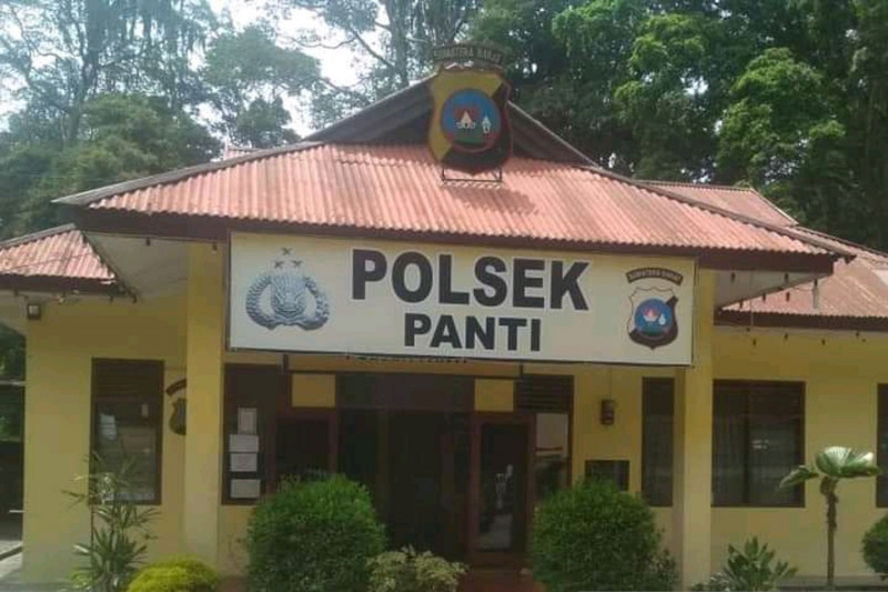 Tertimpa pohon besar saat memotong kayu, dua warga Tanjung Medan meninggal dunia di Pasaman