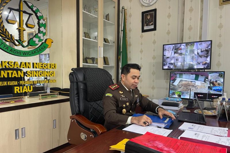 Mantan Bupati Kuansing sebagai tersangka korupsi