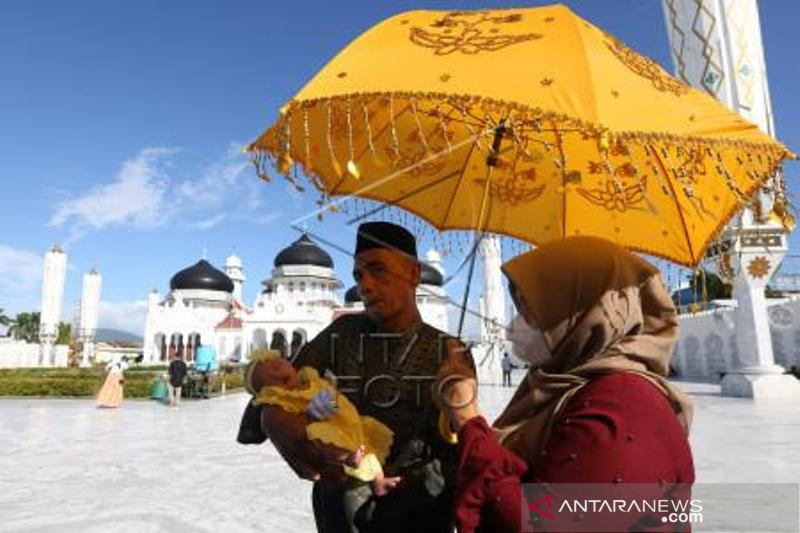 Ritual Adat Turun Tanah Anak Aceh