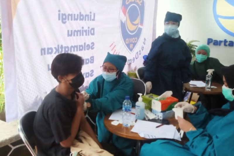 Partai NasDem percepat target vaksinasi 30.000 dosis di Jawa Barat