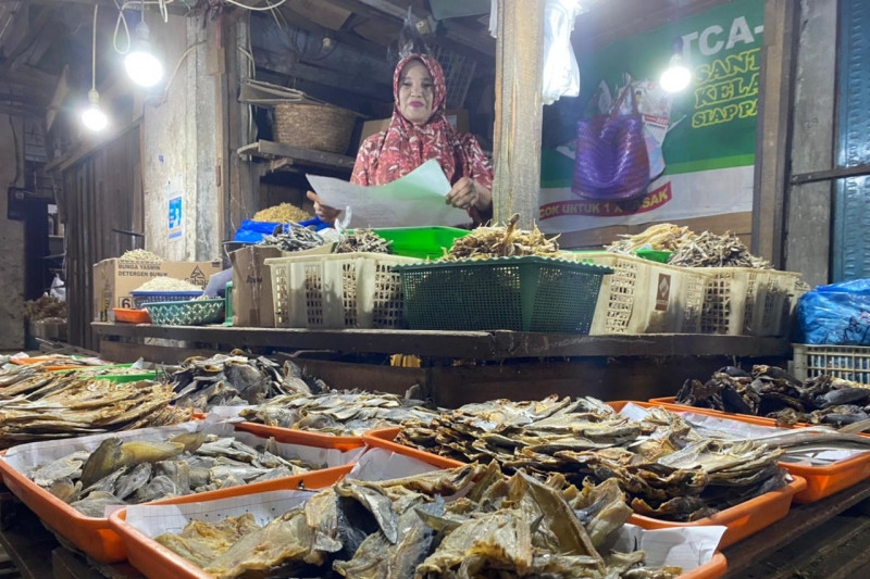 HARGA IKAN ASIN TURUN