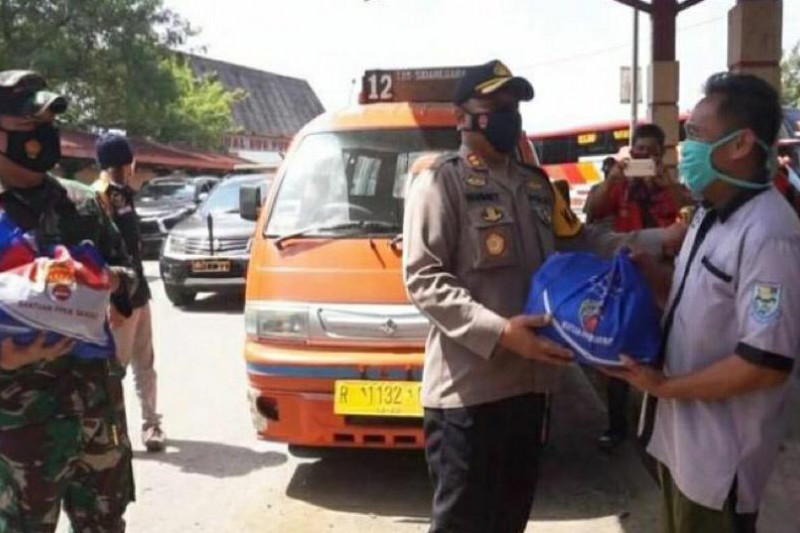 Polres-Kodim Purbalingga bagikan sembako untuk warga terdampak COVID-19