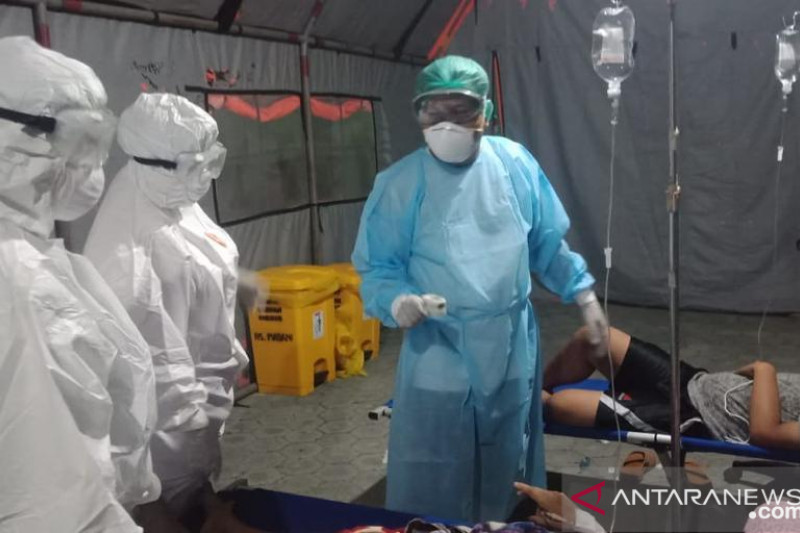 RS Madani Palu merawat pasien COVID-19 di tenda darurat