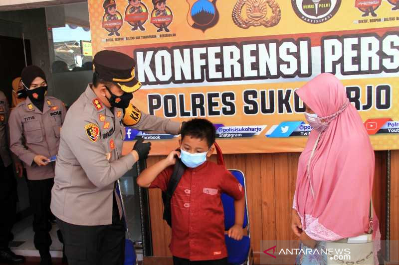 Polres Sukoharjo angkat yatim piatu korban COVID-19 sebagai anak asuh
