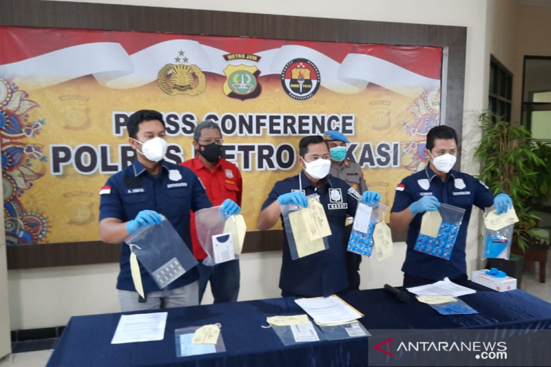 Empat pegawai apotek di Bekasi terancam hukuman lima tahun penjara
