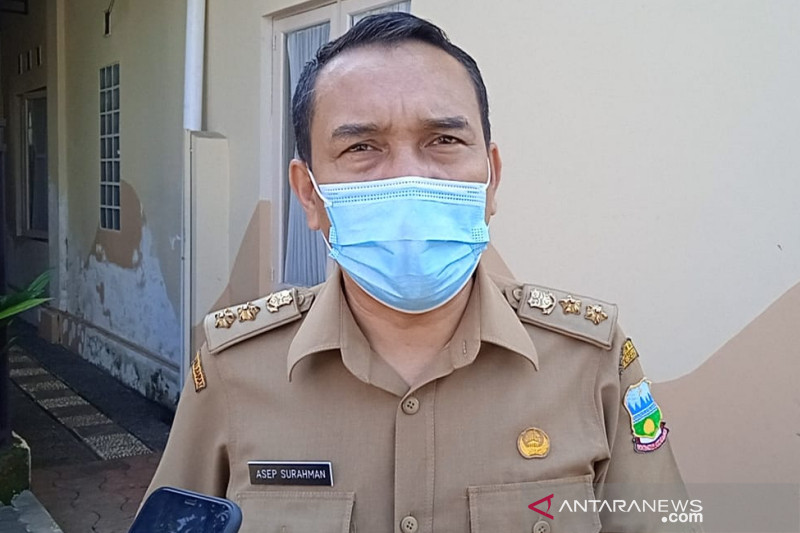 Makanan yang diduga jadi penyebab warga keracunan diperiksa Dinkes Garut