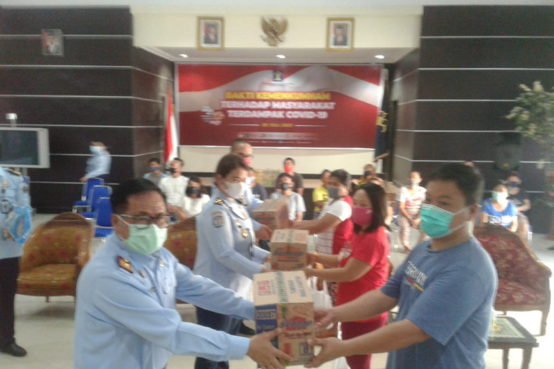 Bakti Kemenkumham Sulut sasar ratusan masyarakat terdampak pandemi COVID-19