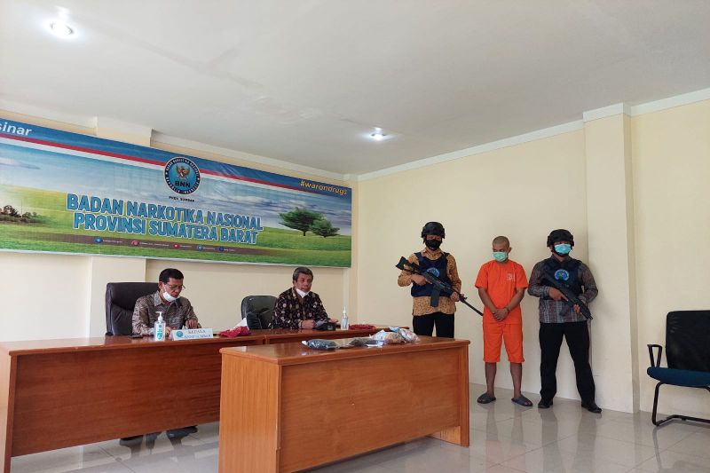 BNNP Sumbar ungkap pengiriman narkoba melalui jasa ekspedisi