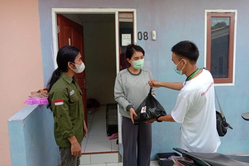 Gerakan berbagi untuk warga sebar ribuan paket Sembako di kota palu
