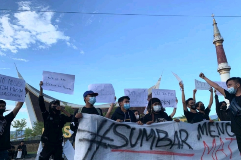 Pelaku UMKM berunjuk rasa tuntut pelonggaran PPKM (Video)