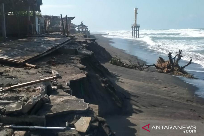 Ratusan nelayan pantai Selatan Cianjur berhenti melaut