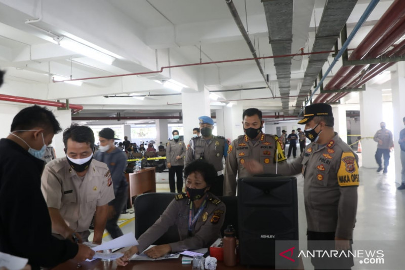 Ketua DPRD Kota Bogor tinjau vaksinasi massal COVID-19 di DPRD