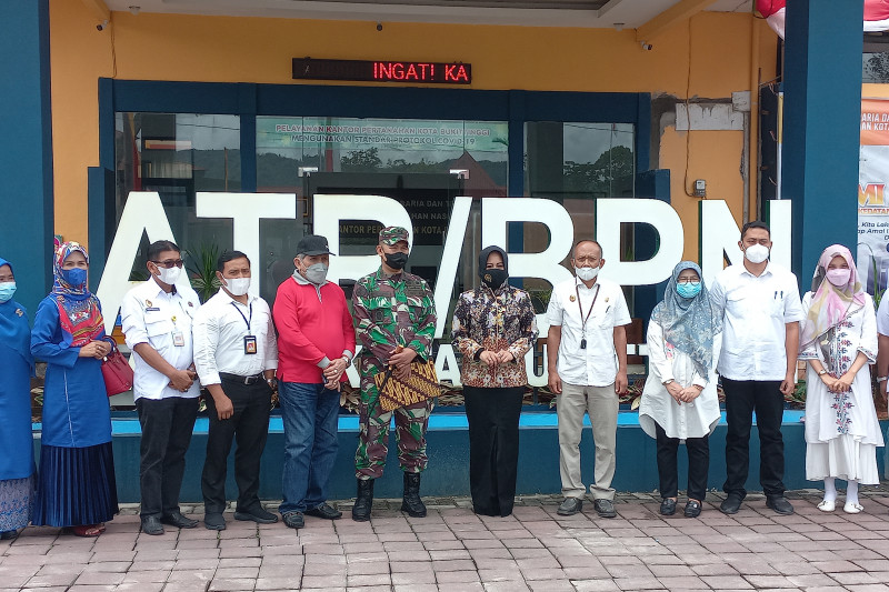 Kegiatan-kegiatan ini dilakukan anggota DPR RI Rezka Oktoberia saat jalani reses di Bukittinggi