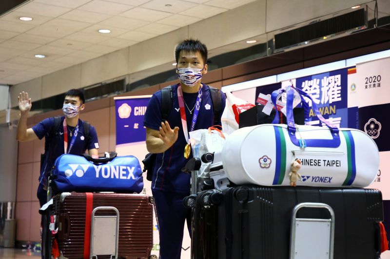 Pesawat tempur kawal penerbangan pulang tim bulu tangkis Taiwan