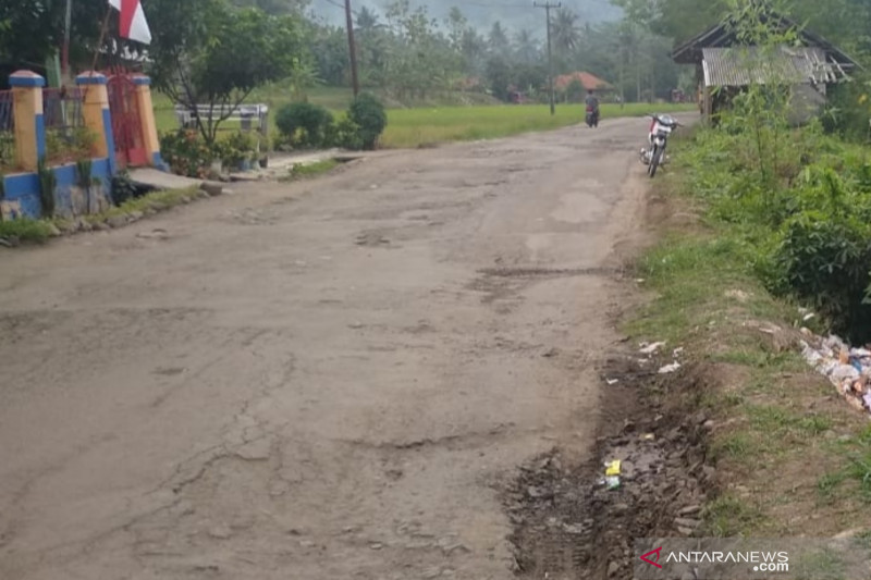 Jalan provinsi di selatan Cianjur rusak, ini dampaknya