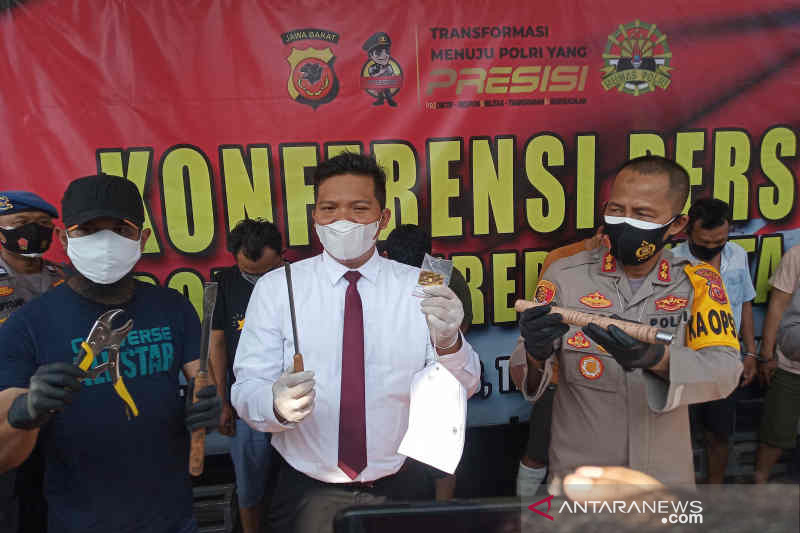 Polisi Cirebon tangkap lima pencuri rumah mewah kosong