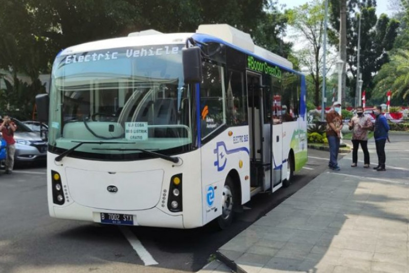 PLN dukung percepatan penggunaan transportasi listrik di Jawa Barat