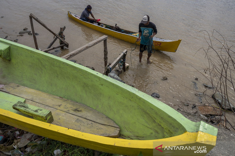 Musim Tangkap Udang Kecil di Palu