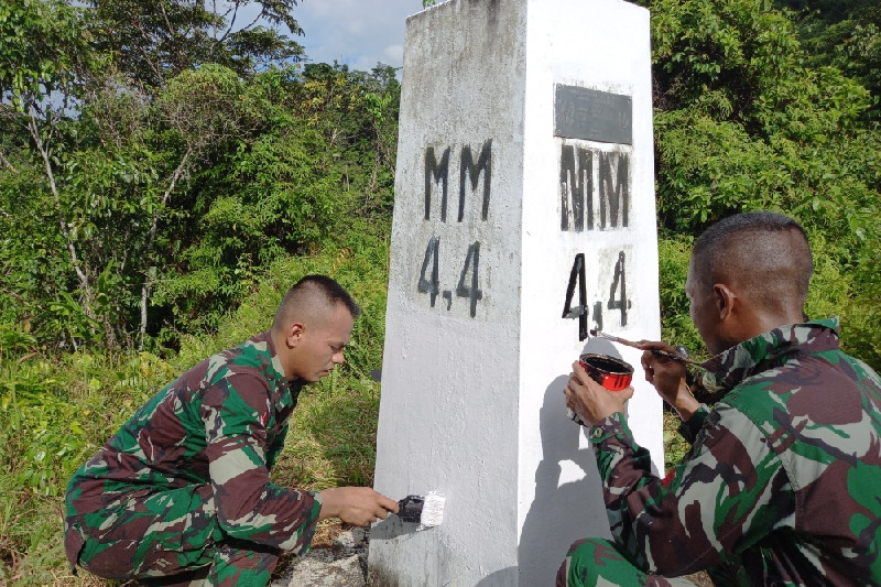 Satgas Yonif 403 Mengecek Patok Perbatasan RI-PNG