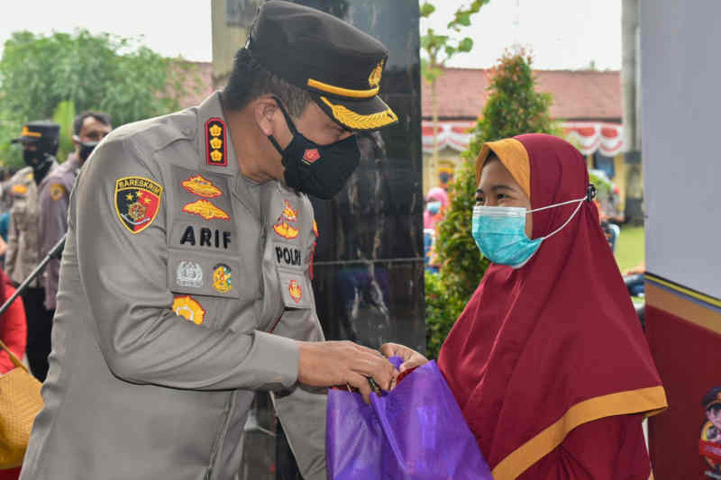 Polresta Cirebon gelar vaksinasi dan baksos kepada anak yatim piatu