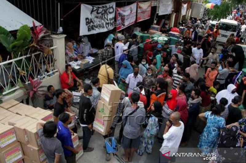 Penyaluran Bantuan Bagi Korban Kebakaran Di Makassar