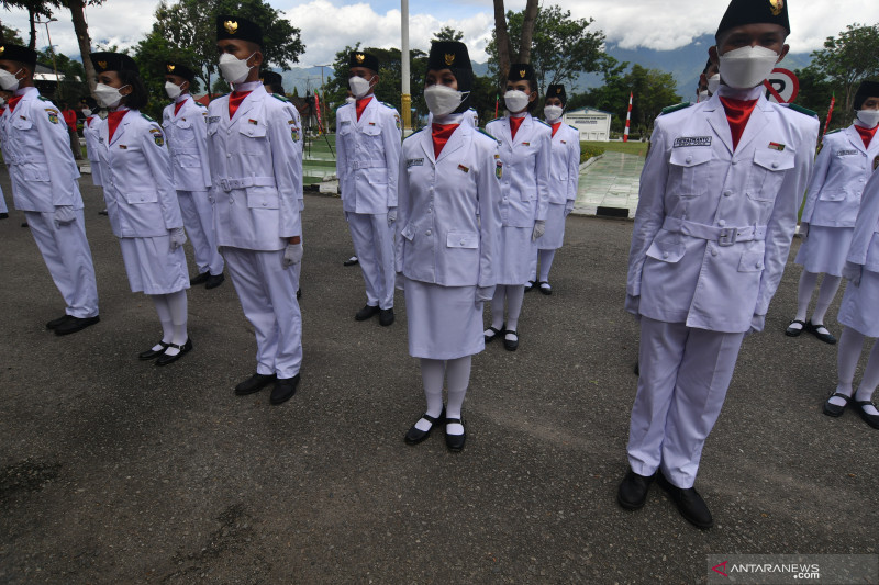 Upacara Pengukuhan Paskibraka di Palu