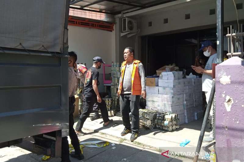 Di rumah terduga teroris Bandung ditemukan banyak paket