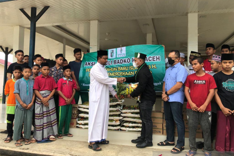Momen HUT Kemerdekaan, HMI Aceh bagikan 1 ton beras bagi yatim-dhuafa - Vimarsana News