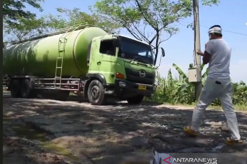 Kerusakan jalan di Purwakarta, ini penyebabnya