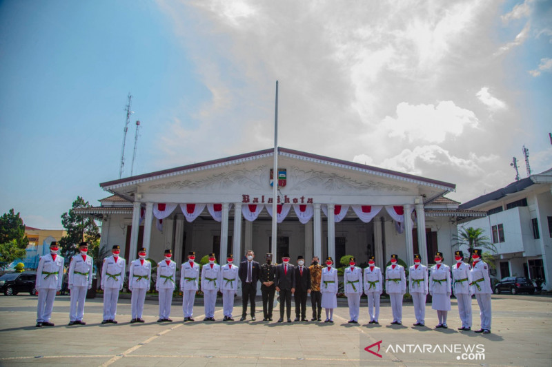 Anggota Paskirabraka siap bertugas pada upacara bendera di Kota Bogor