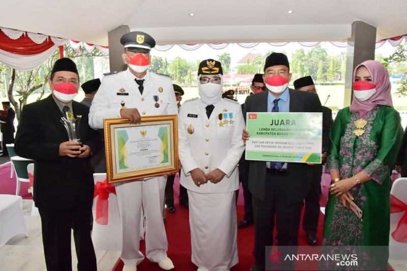 Tenaga kesehatan berprestasi di Bogor diganjar penghargaan pada HUT Ke-76 RI
