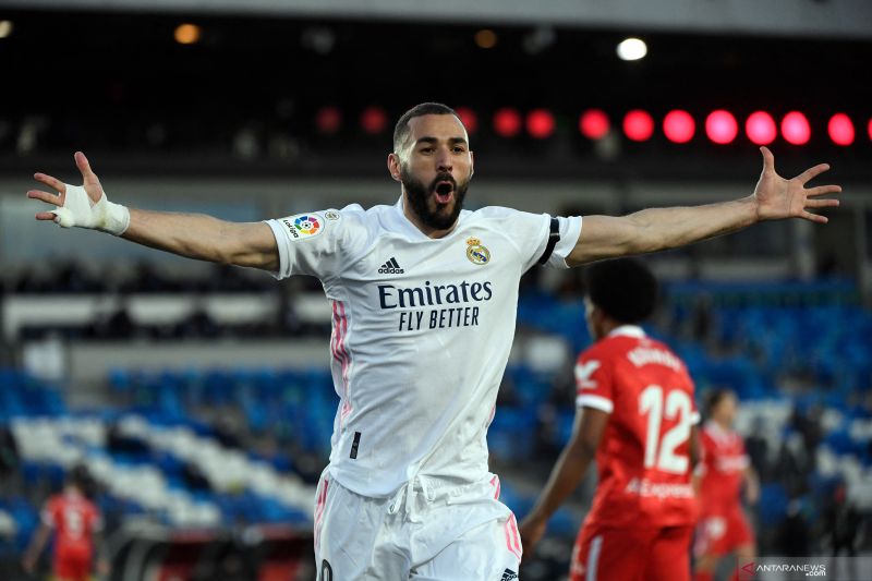 Karim Benzema perpanjang kontrak di Real Madrid