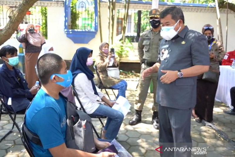 Stok vaksin COVID-19 di Garut belum bisa penuhi permintaan warga