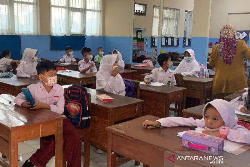 Pemkab Cianjur jatuhkan sanksi tegas sekolah yang paksakan PTM