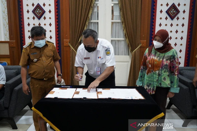 PT KAI uji coba kereta api logistik dari Garut menuju Jakarta