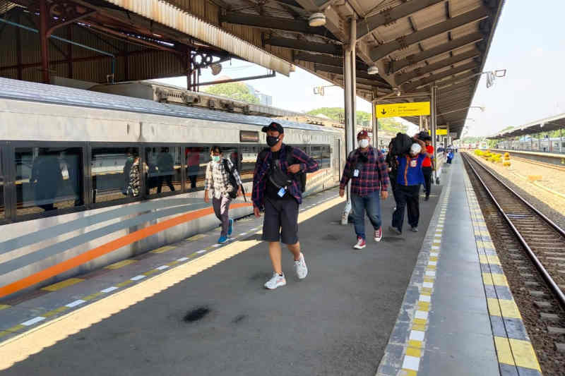 401 calon penumpang kereta api di Cirebon batal berangkat