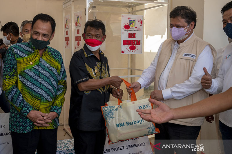 Bantuan Paket Sembako untuk Warga Terdampak COVID-19