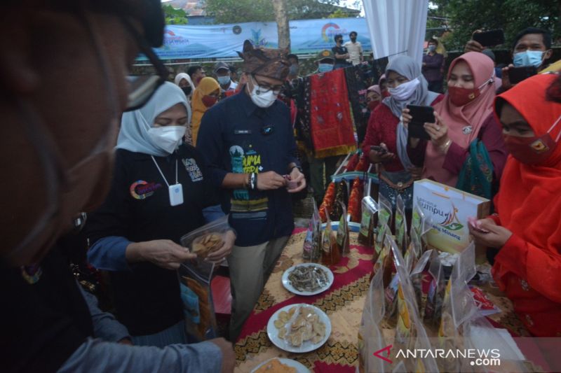 Sandiaga Uno dan Mpok Nur kunjungi Kampung Minang Sumpu