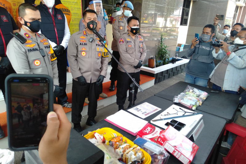 Polres Karawang tangkap pencuri spesialis minimarket