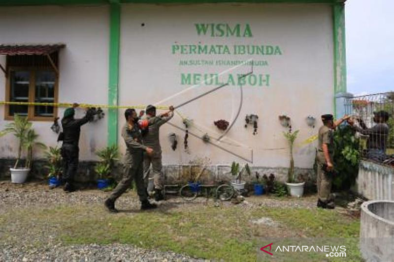 Penyegelan Penginapan Di Aceh Barat