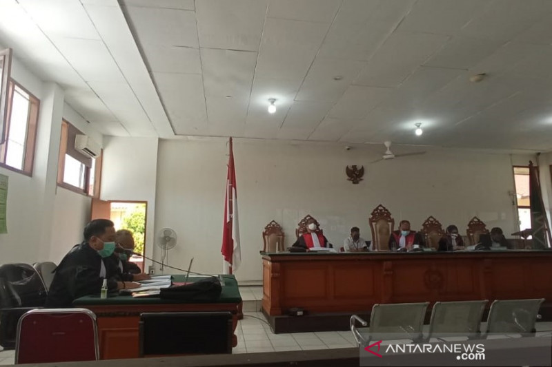 Jaksa mendakwa pimpinan DPRD Jabar Ade Barkah terima suap Rp750 juta