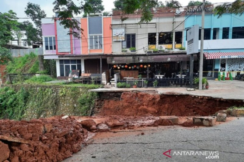 Dishub Kota Depok alihkan arus lalu lintas selama perbaikan jembatan GDC