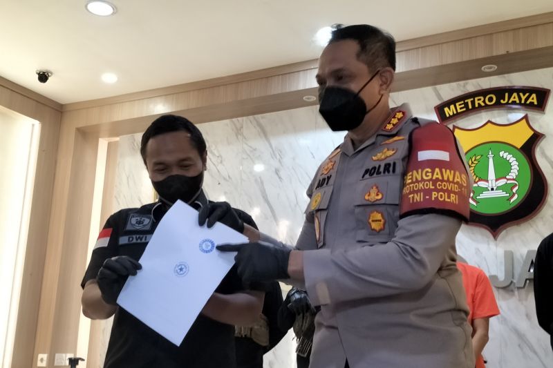 Polisi tangkap AH penipu artis dengan mengatasnamakan utusan presiden