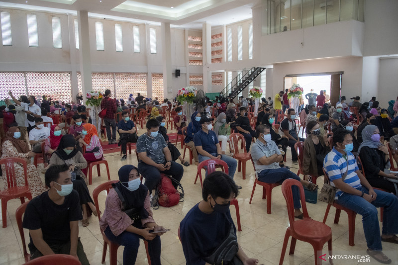 Vaksinasi Massal Bagi Masyarakat Umum Di Palembang