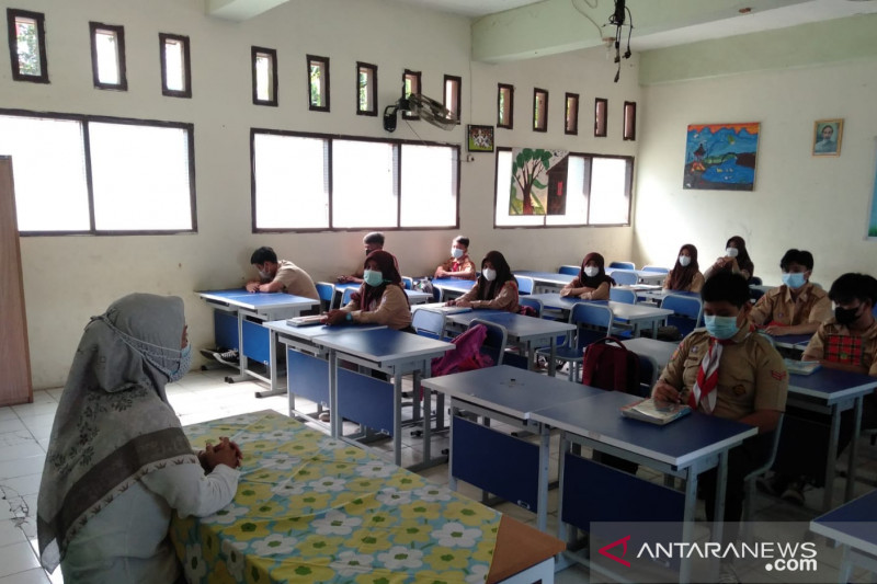 Pelajar SMP di kota Bekasi antusias ikuti pembelajaran tatap muka terbatas