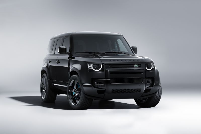 Land Rover hanya luncurkan 300 unit mobil edisi spesial James Bond