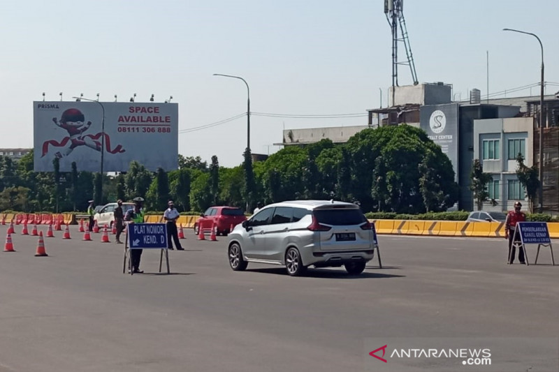 Ratusan kendaraan terjaring saat ganjil genap di GT Pasteur Kota Bandung