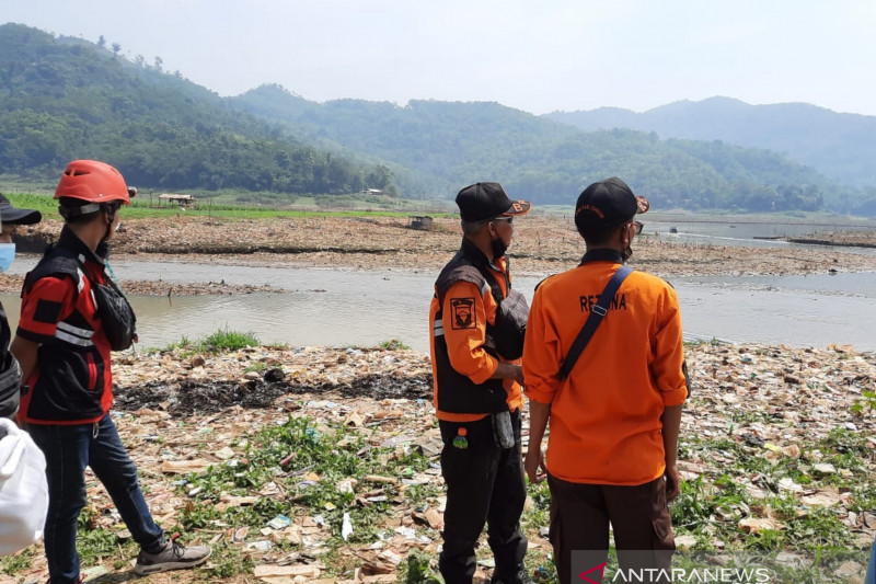 Tim SAR gabungan berupaya temukan pemancing Cianjur yang hilang tenggelam